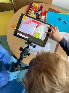 Connecting Frames: Hybride Trickfilmworkshops für erkrankte und isolierte Kinder und Jugendliche
