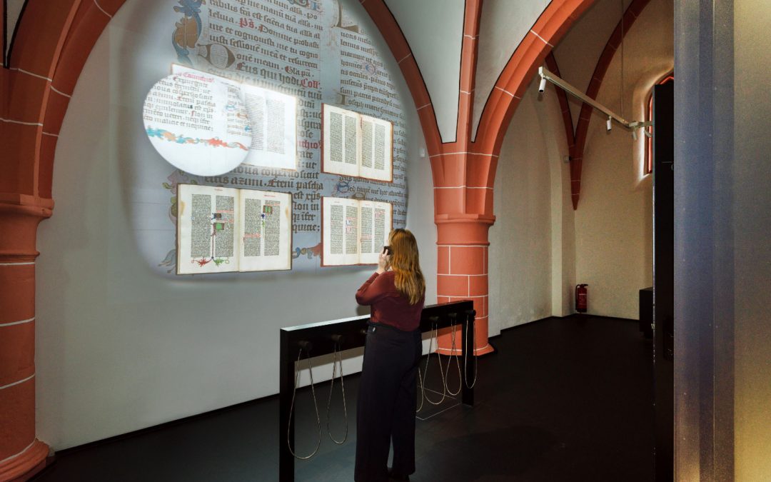 Audiovisuelle Projektion zu den Gutenberg-Bibeln
