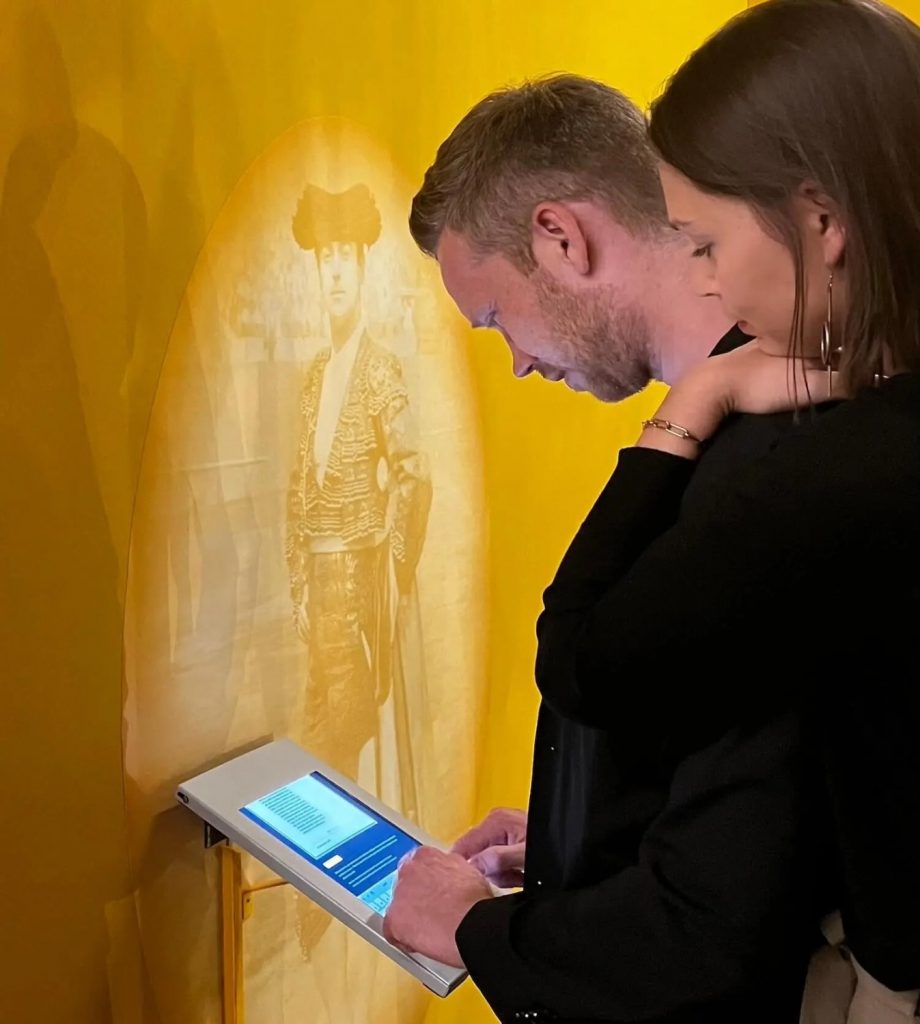 KI Chatbots (Carmen, Juan) in der Ausstellung »Mythos Spanien – Ignacio Zuloaga« der Kunsthalle München